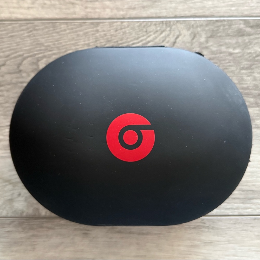 Beats by Dre Headphone case - Black and Red
